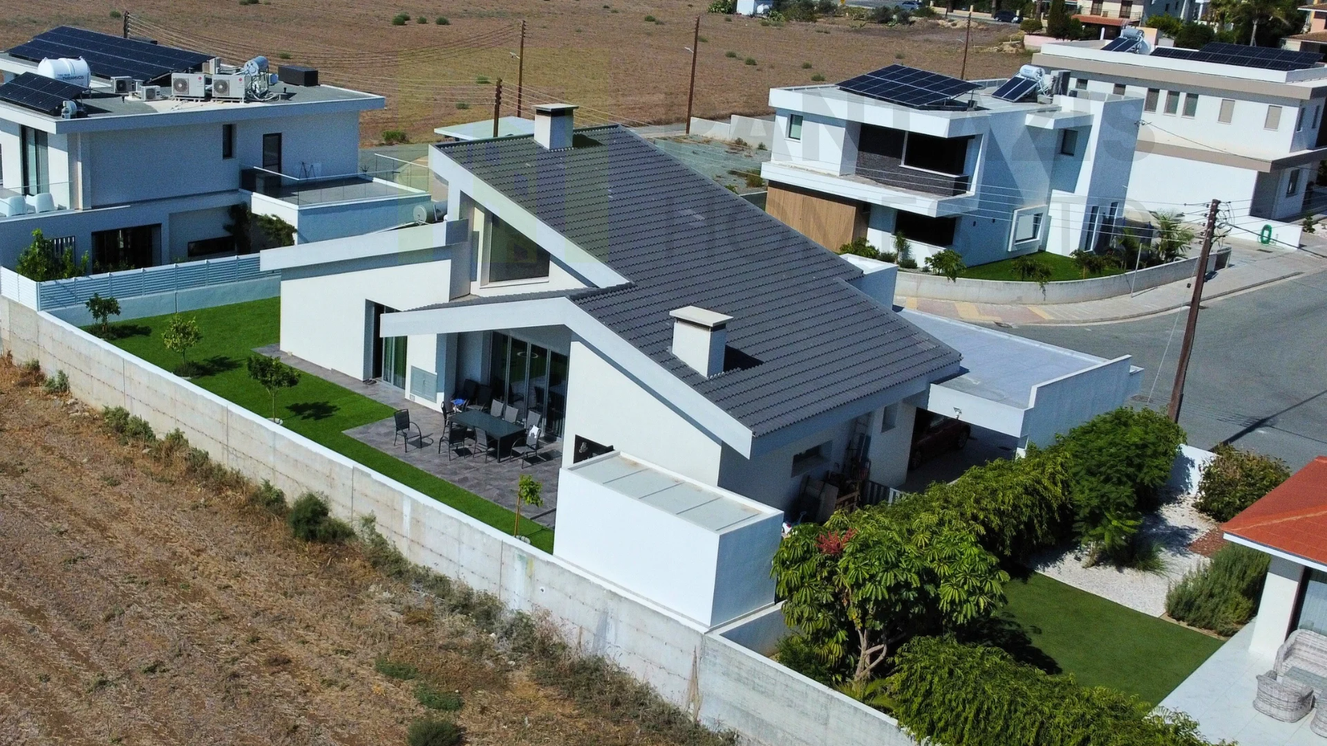 Μοντέρνο σπίτι βαρέου τύπου με ενεργειακή απόδοση στο Κίτι, Λάρνακας